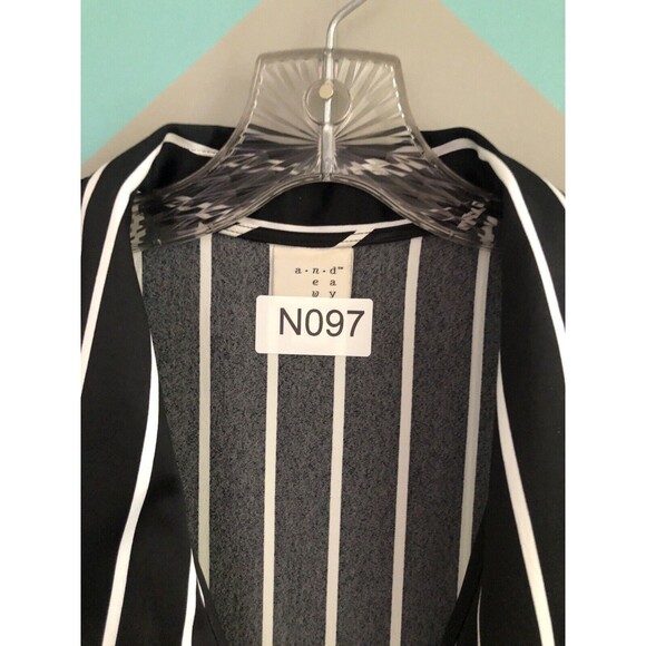 a new day Women’s XXL pinstriped Romper Jumpsuit belt black white 304 - Picture 6 of 12